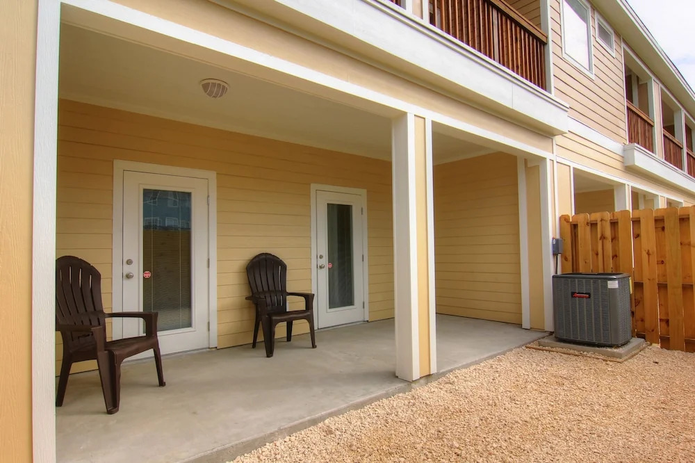 Beachside Bliss Bs404 3 Bedrooms 2.5 Bathrooms Condo
