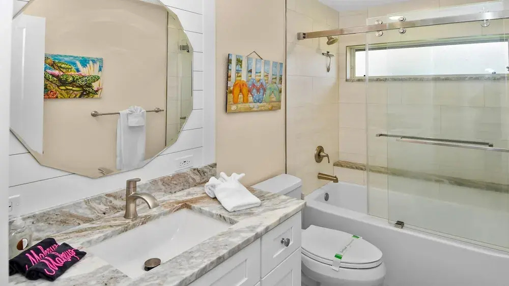 Just Chill Modern Canal Villa w Heated Pool