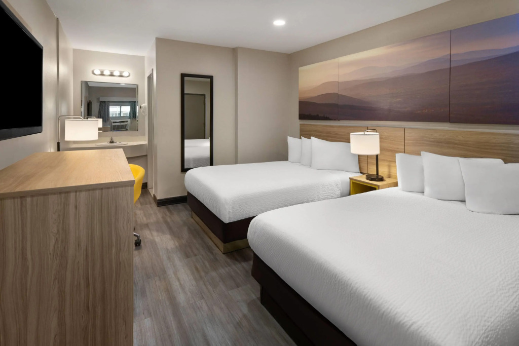 Days Inn by Wyndham Moosic