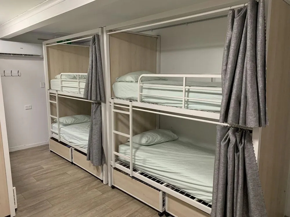 Mummas Hostel Surfers Paradise - 18 to 40 years old - Passport Only