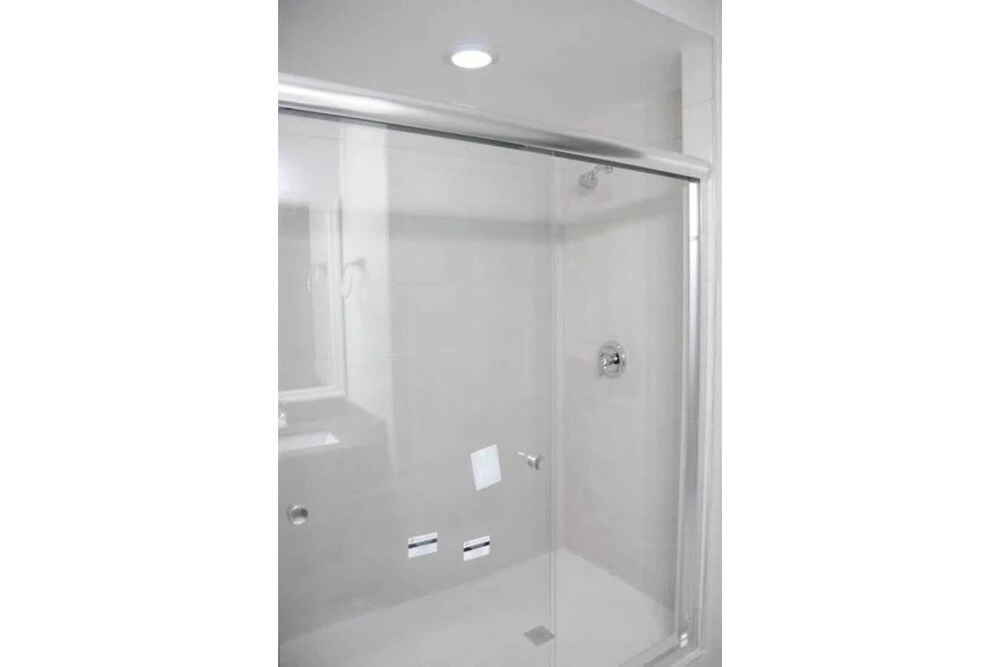 Dorrington · Lake Home With Swimming Pool. Super Clean