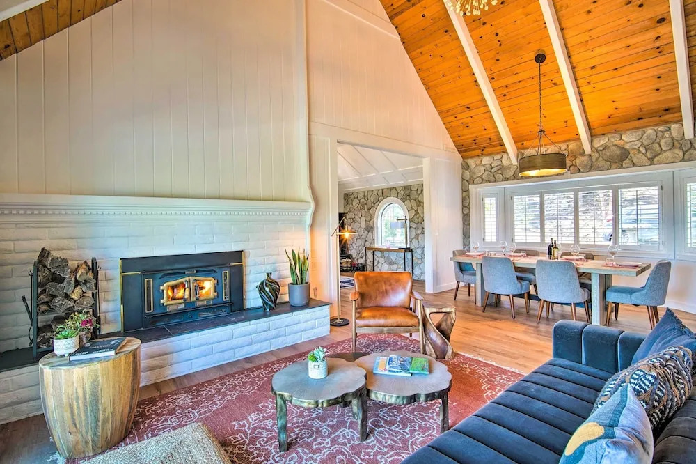 'ridgeline Retreat' w/ Mountain Lake Views!