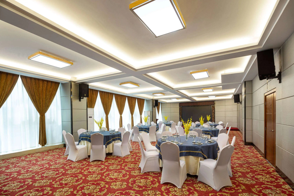 Days Hotel by Wyndham Dali High-speed Railway Station