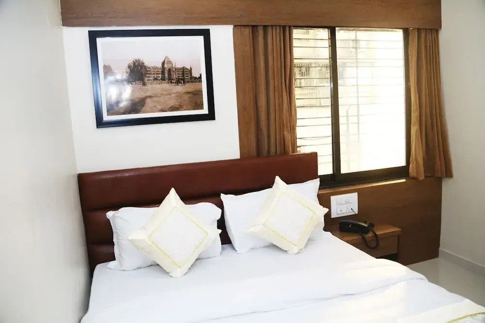 Deluxe Inn