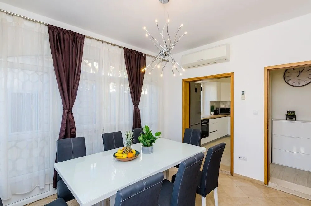 Holiday Home King