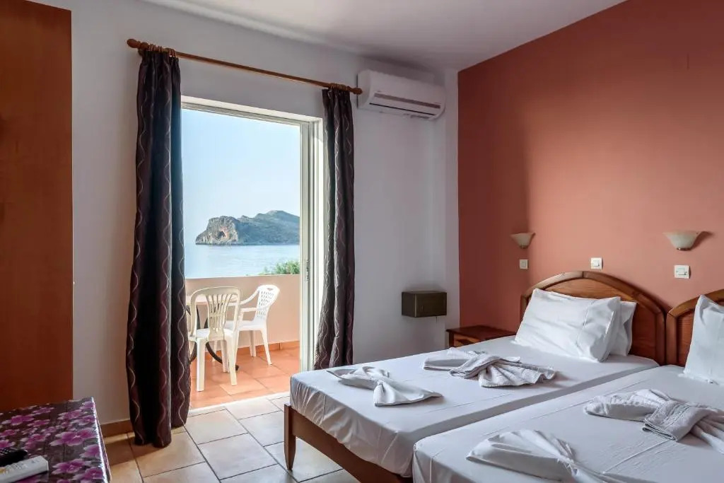 Studio5 30 metres from THE Sea 'NEW LISTING'