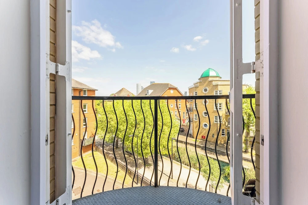 Luxe 1 bed Flat in Canada Water - Free Parking