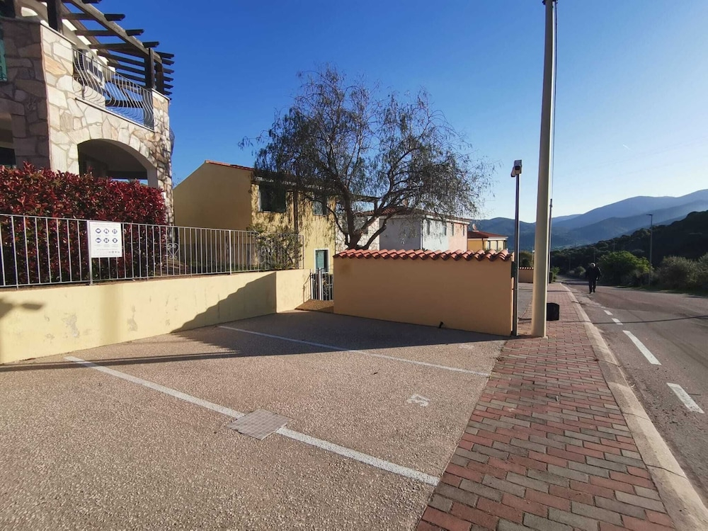 Sardinia Hillside Retreat - Apt 14 - 2BR, quiet area, parking