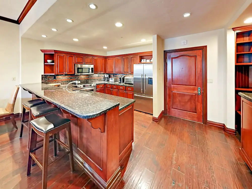31 Avondale #105 - 3 Br Condo
