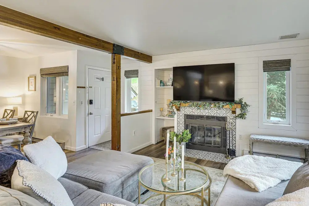 Hike, Ski & Golf: Fully Renovated Edwards Townhome