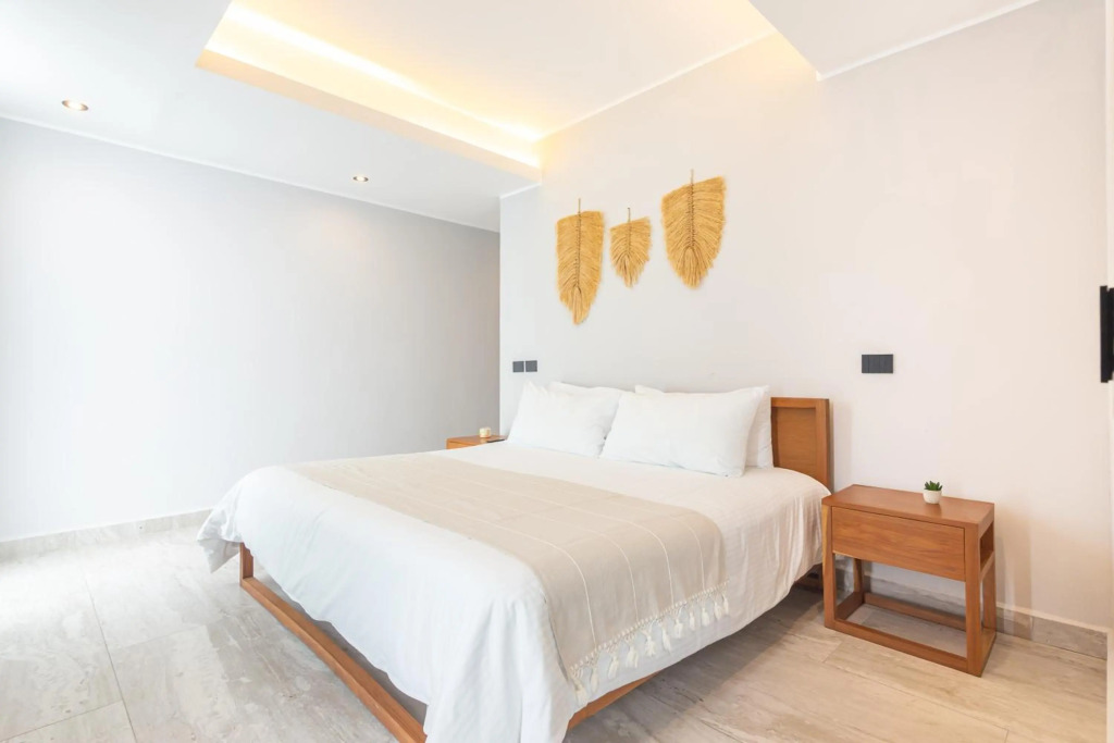 "TOH HOUSE " LUXURY APARTMENTS Near 5tv Av