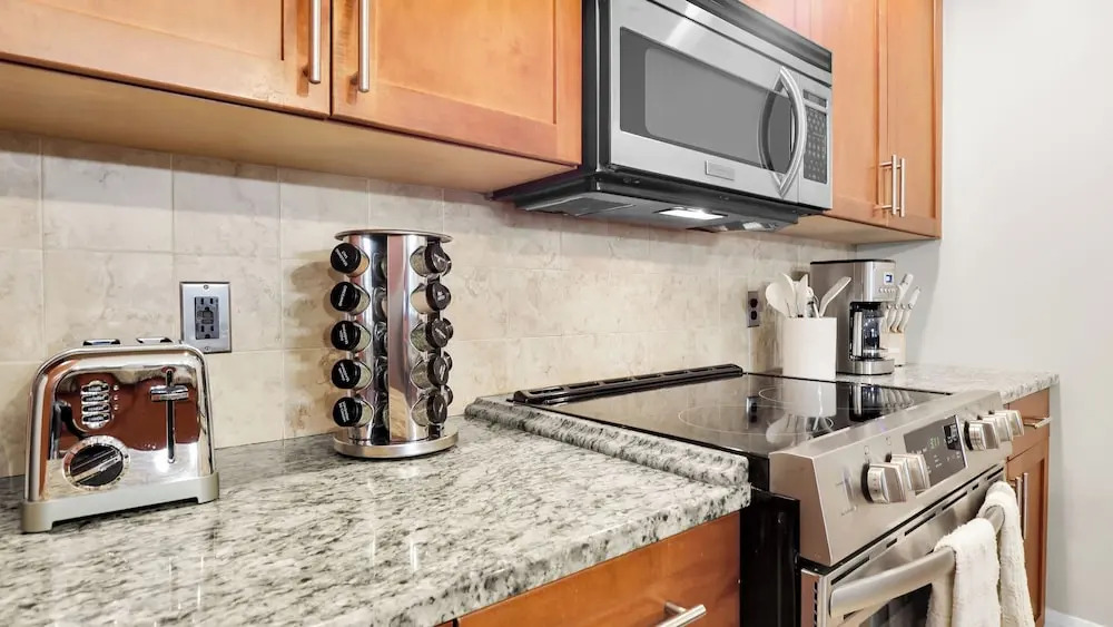 5 Units w/ Free Parking Walkable Historic District The Juliette by Avantstay