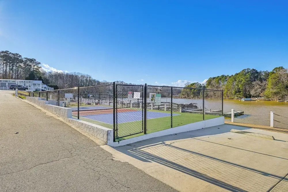 Waterfront Living & Resort Perks! Lake Norman Stay
