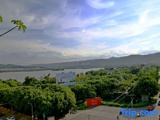 Mile Lake View Baiman Hotel (Wenquan Road Branch)