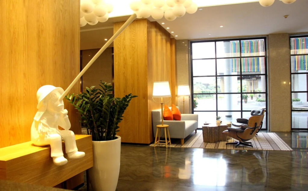 QI Hotel