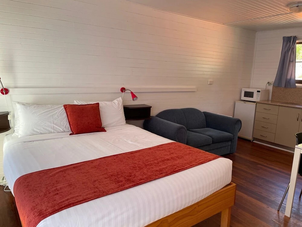 Seaview Holiday Park and  Hostel