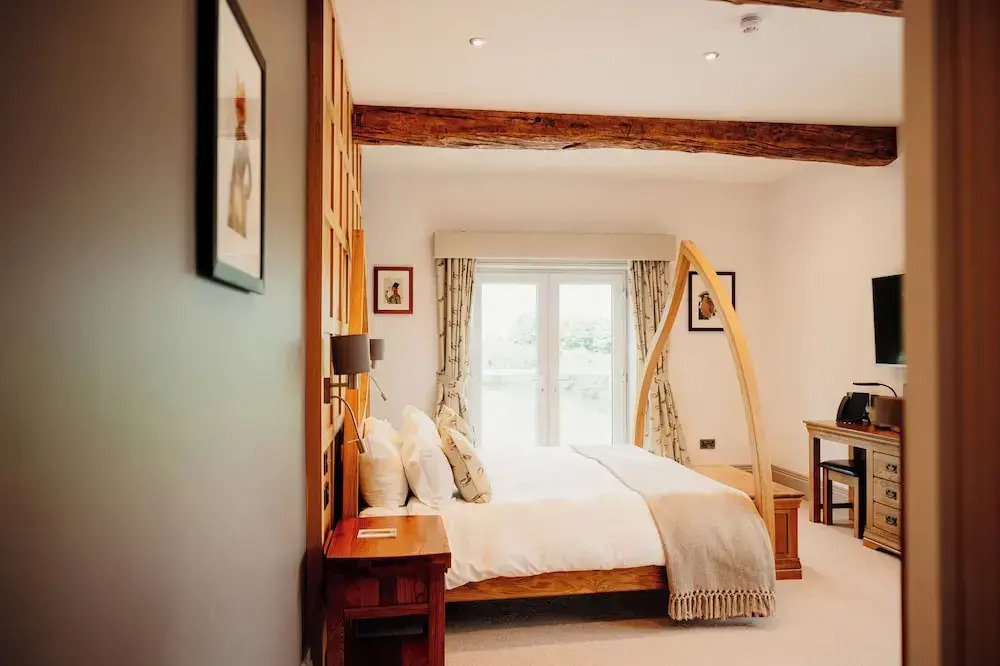 The Golden Fleece Inn
