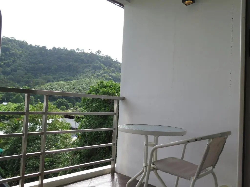 6-38 - 2 Bdr Condo With Balcony and Shared Pool