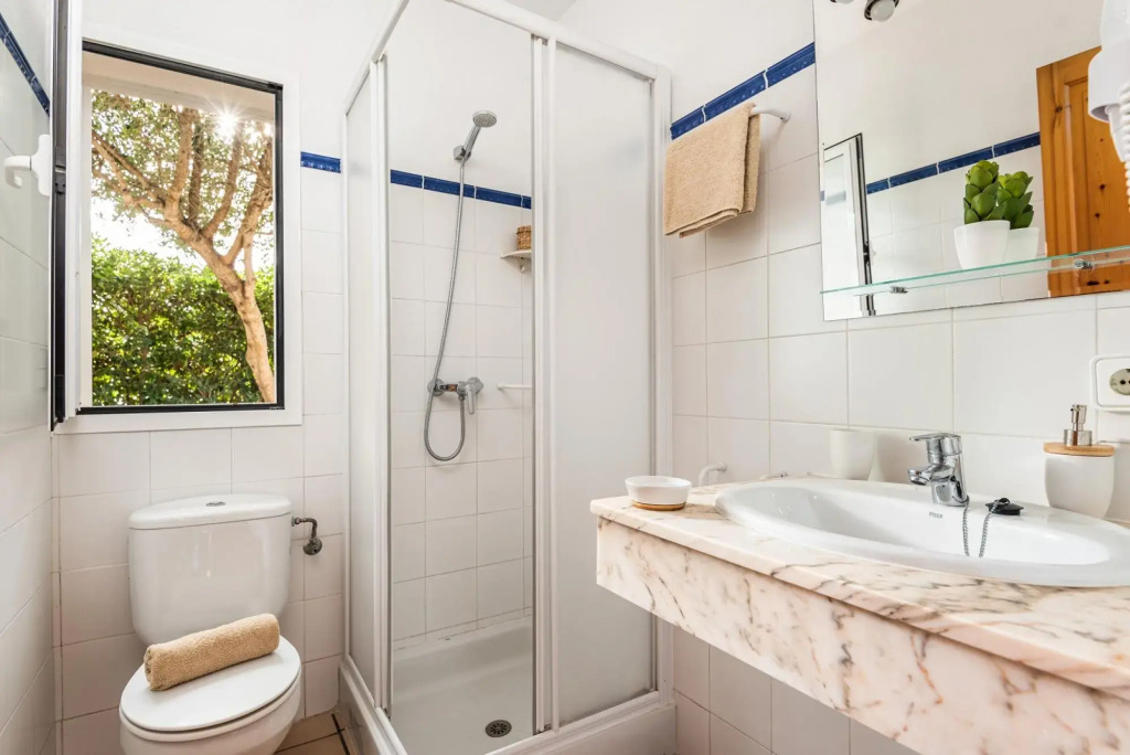 Villa Laura Large Private Pool Walk to Beach Sea Views A C Wifi
