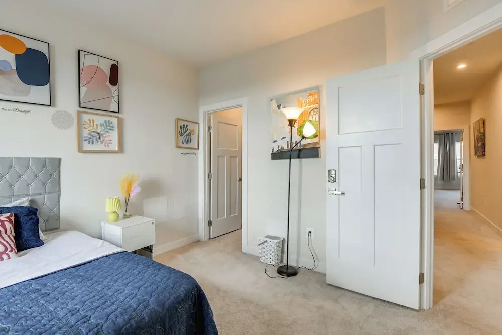 Townhome at Laurel Park: Modern & Spacious Getaway