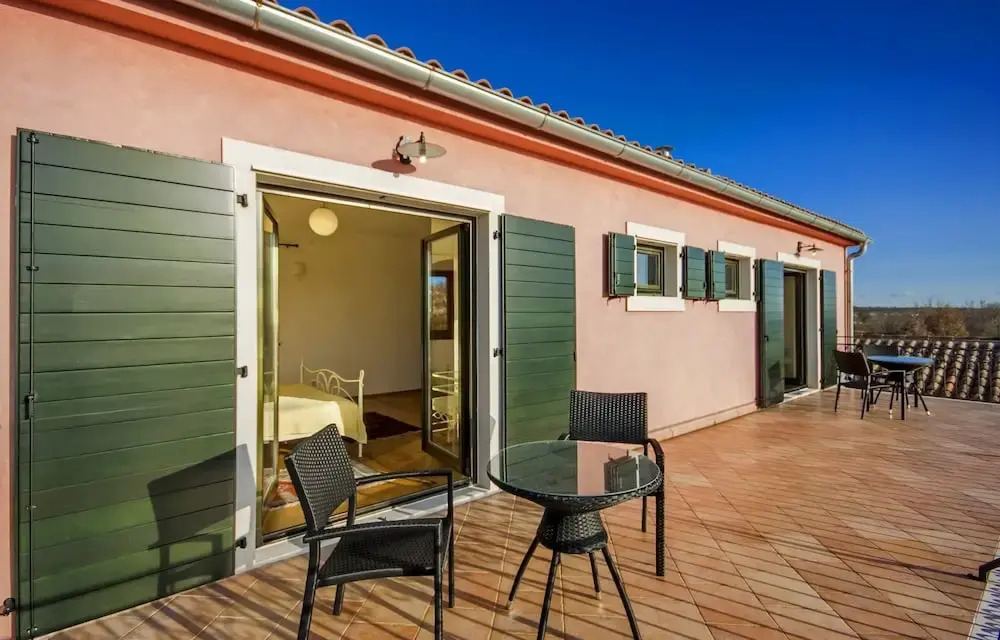 Gorgeous Villa With Private Swimming Pool and Covered Terrace