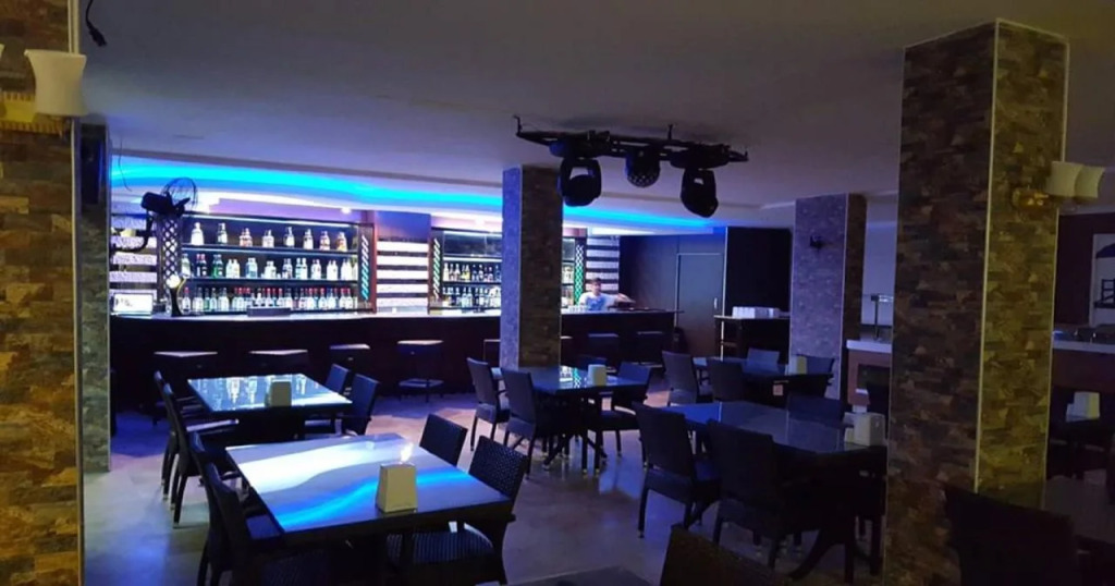 Comet De Luxe Hotel