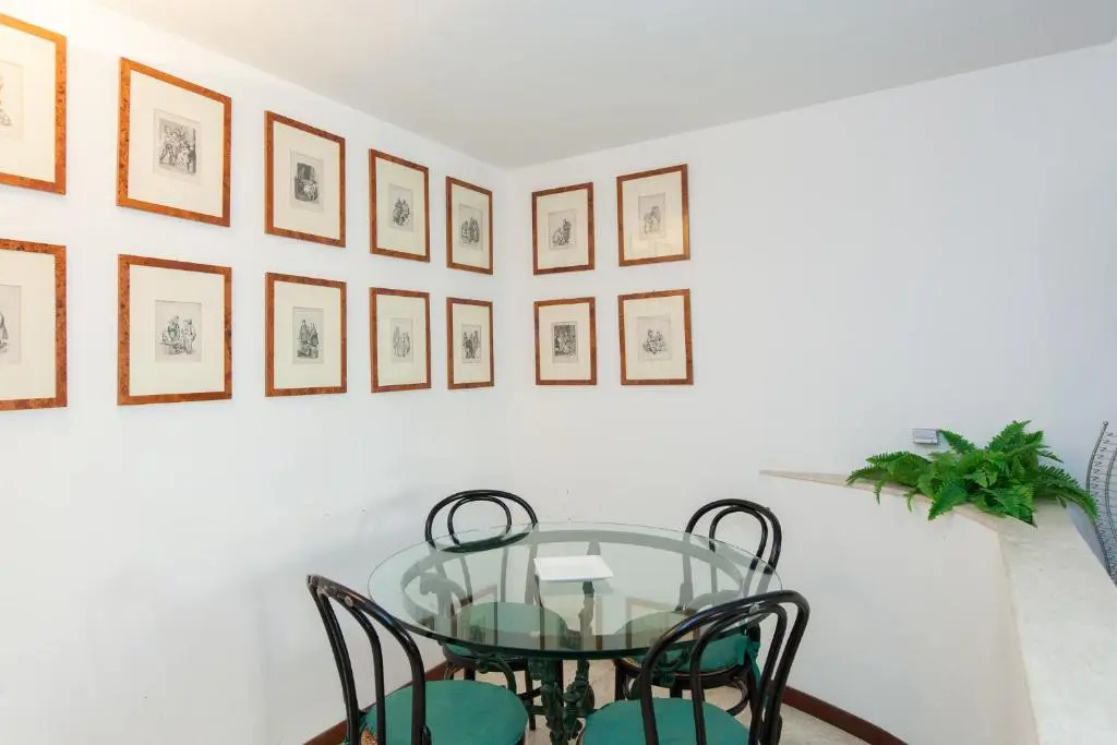 Dora Trevi Apartment