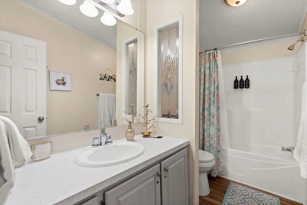 Firefly Lakehouse 3 br, 2 Bath, pet Friendly