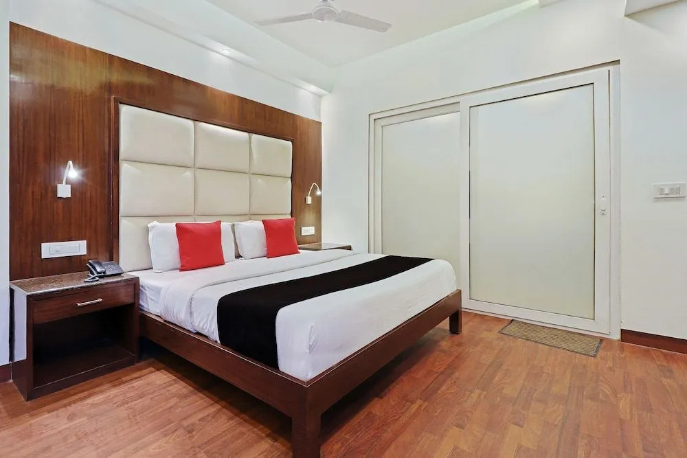 Capital O 2242 Hotel Yuvraj Deluxe