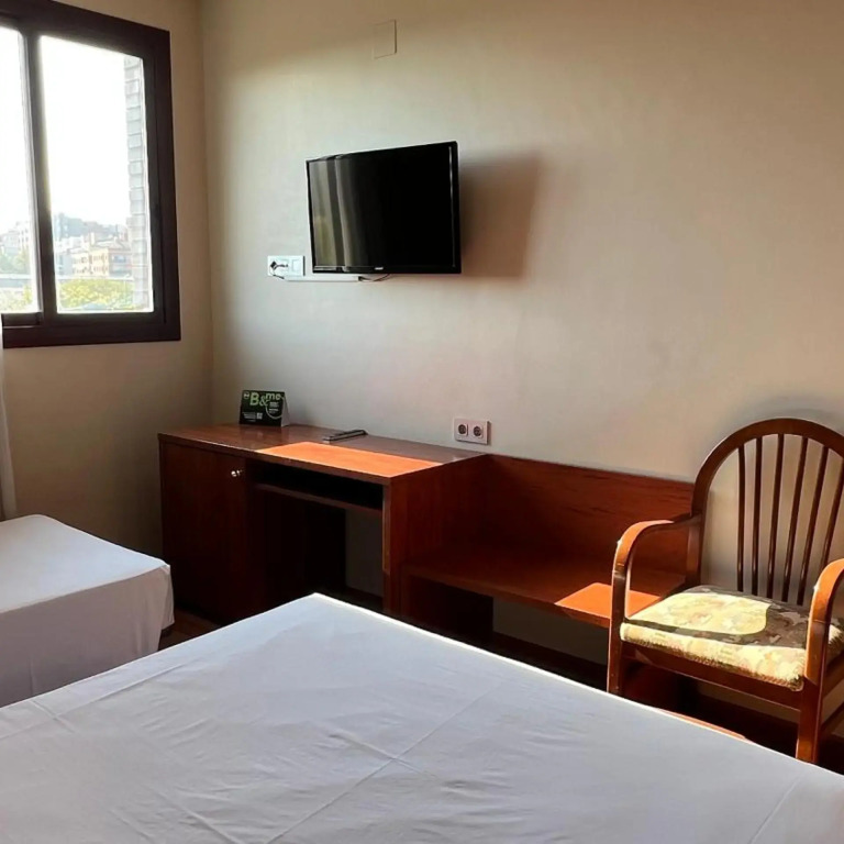 Отель B&B Tarragona Reus