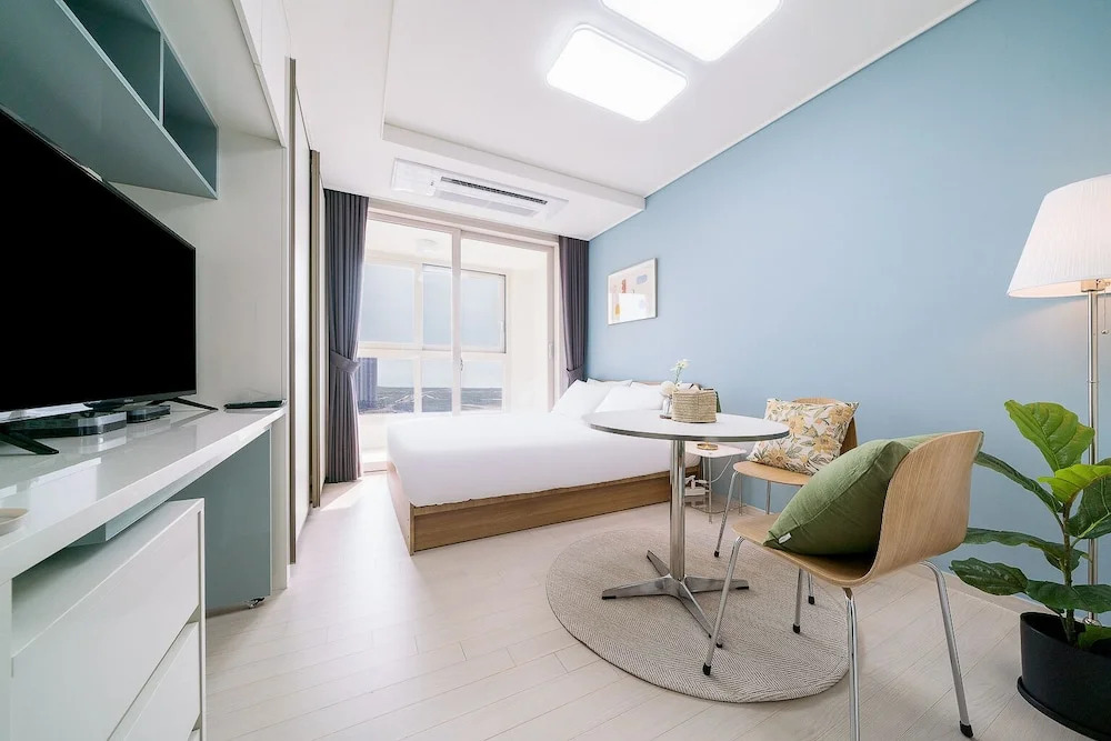 Urbanstay Songdo Moonlight Park