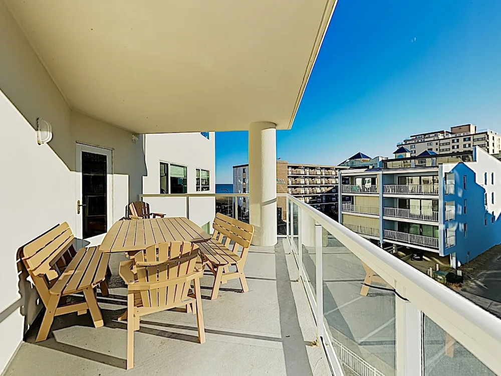 Steps To Beach! W/ Pool & Ocean Views 4 Bedroom Condo