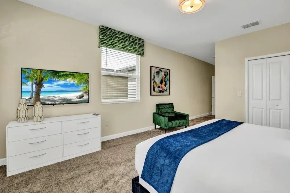 "boutique" Style Home Near Disney! 5 Bedroom Home by RedAwning