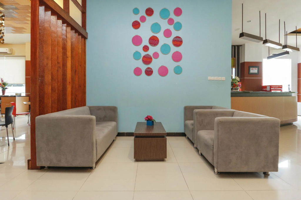 RedDoorz Plus near Pantai Losari