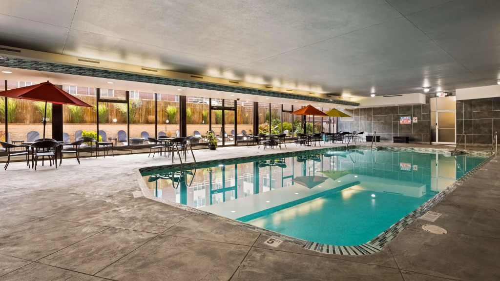Best Western Plus Milwaukee West
