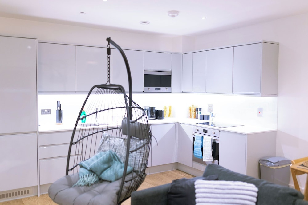 Charming 2-bedroom Apartment in West Midlands With Modern Amenities
