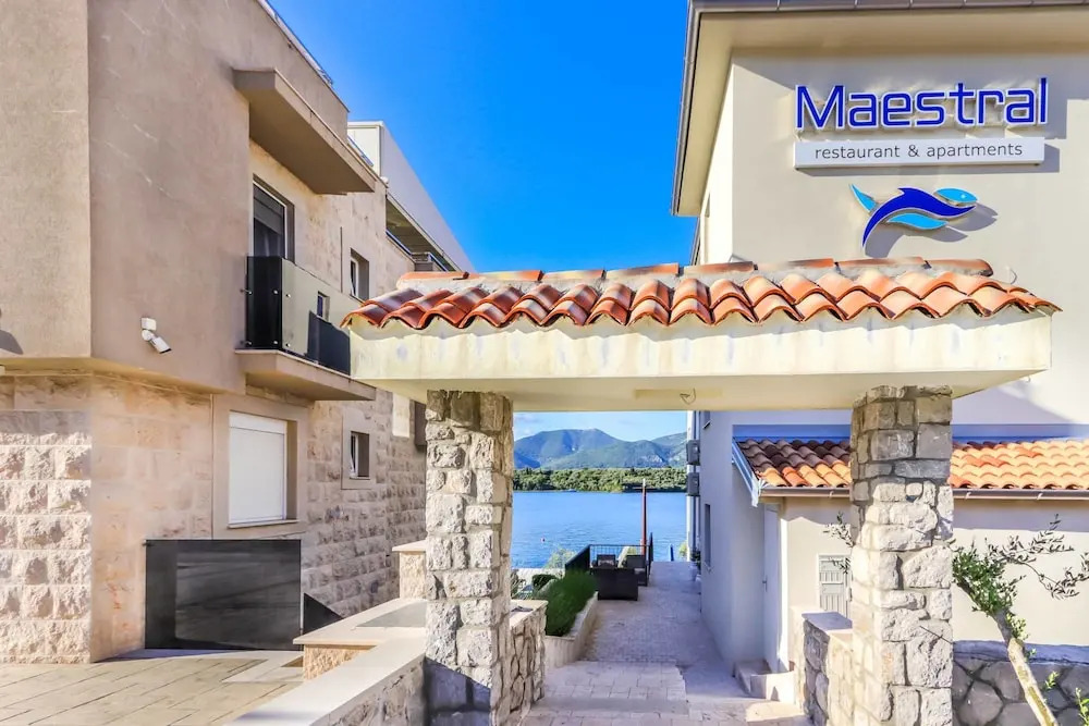 Apartments Maestral