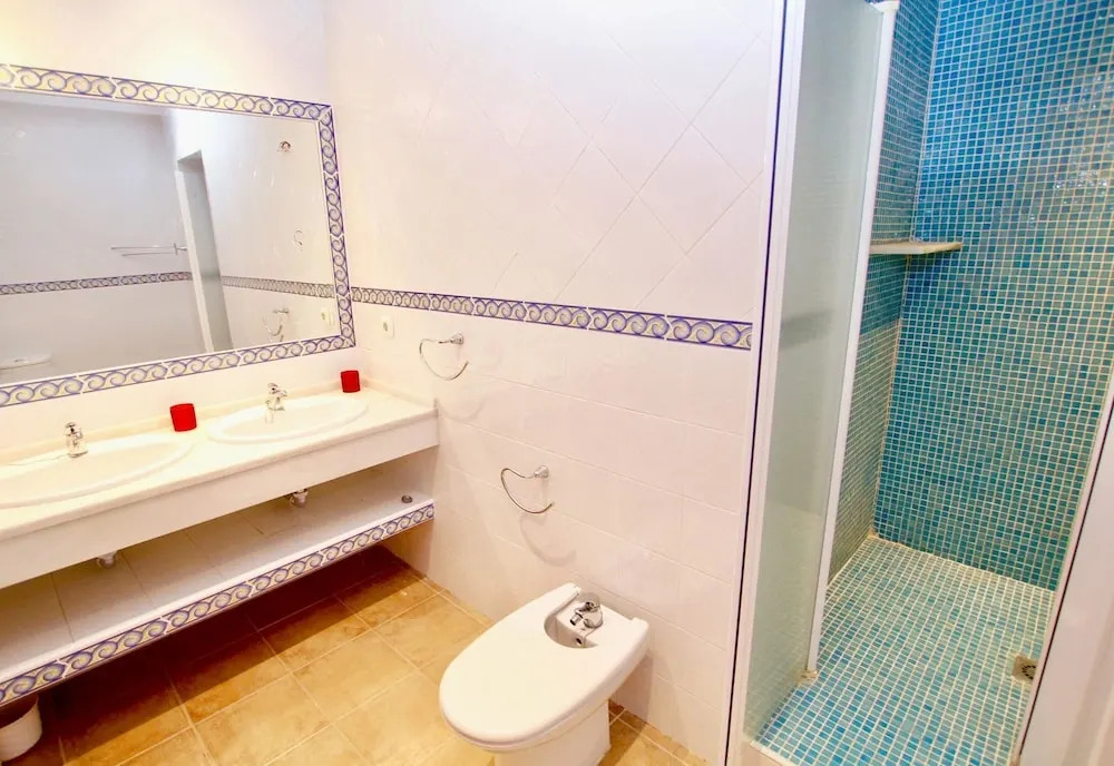 4BR Villa Milana, Private Pool, Sea Views. Wifi, 3 Mins Drive to the Beach
