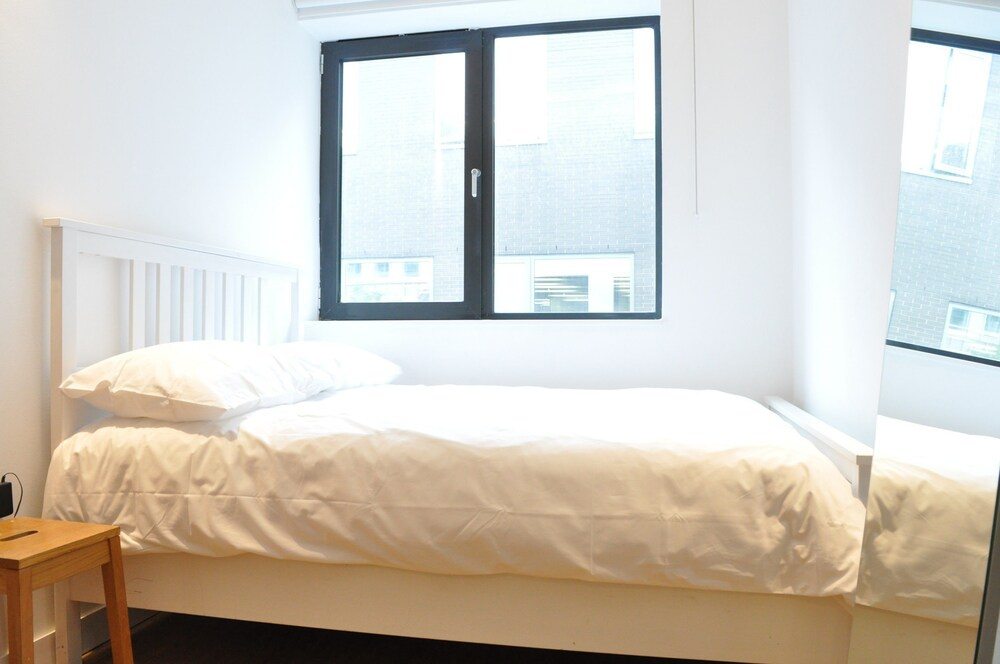 Farringdon 3 Bedroom Flat With Terrace