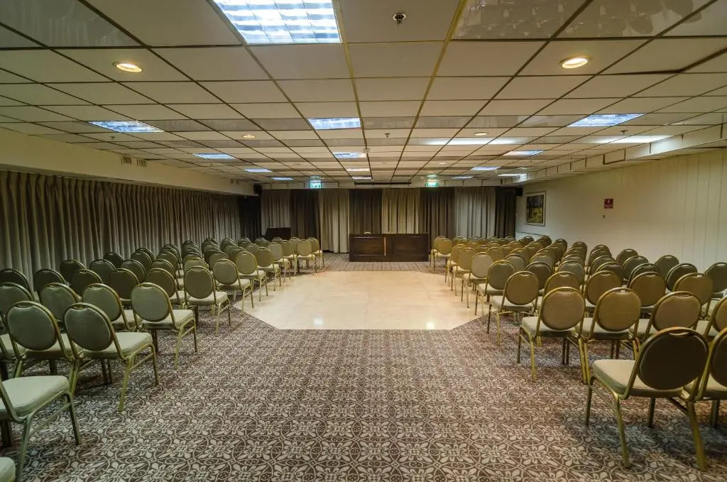 Royal Plaza Hotel