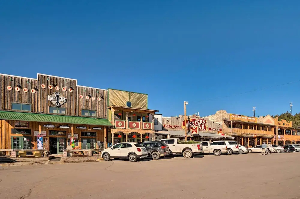 Pet-friendly Cloudcroft Cabin: Walk to Shop, Food
