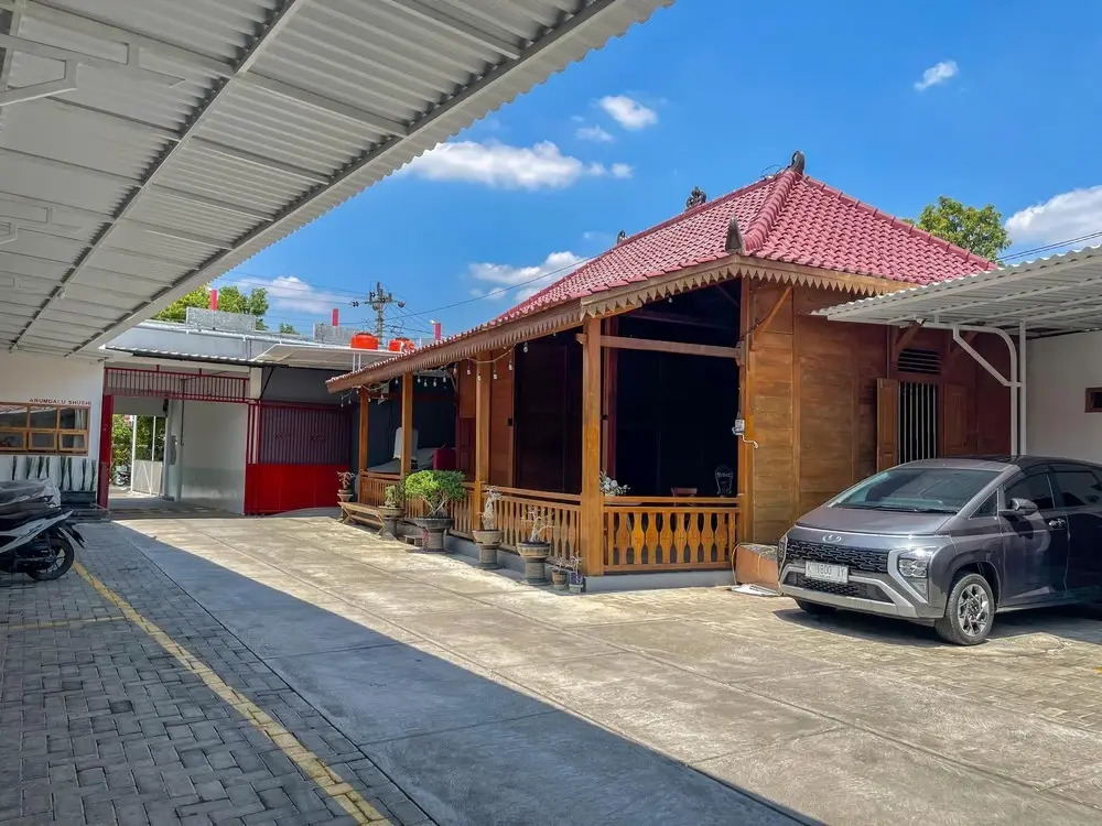 RedDoorz Plus near Alun Alun Kota Blora