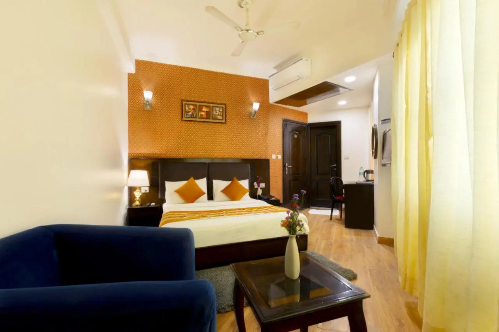 Hotel WHITE & BLUE Delhi Airport
