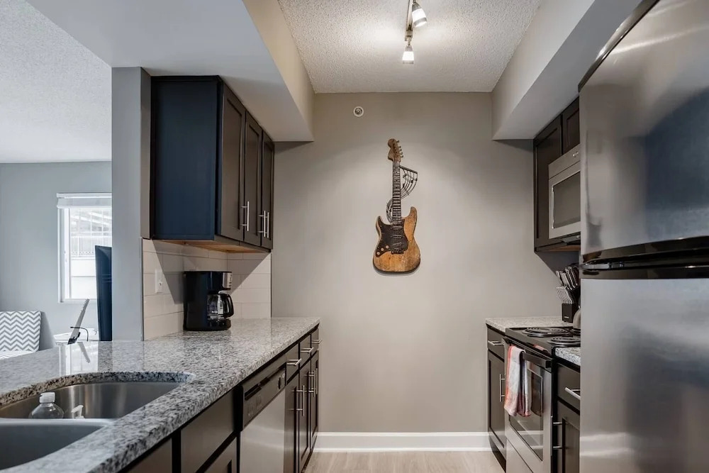 Nashville's #1 Location 2BR/2BATH - Free Parking - Music City! (CH1)