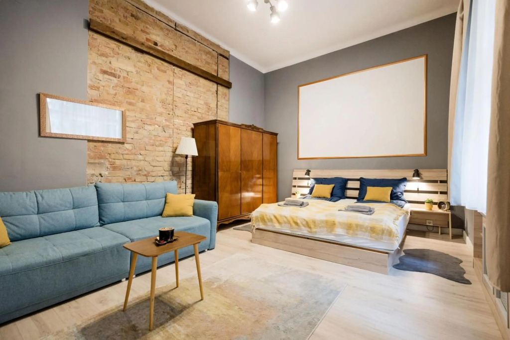 Elisabeth Bridge Home in the Heart of the city with AC