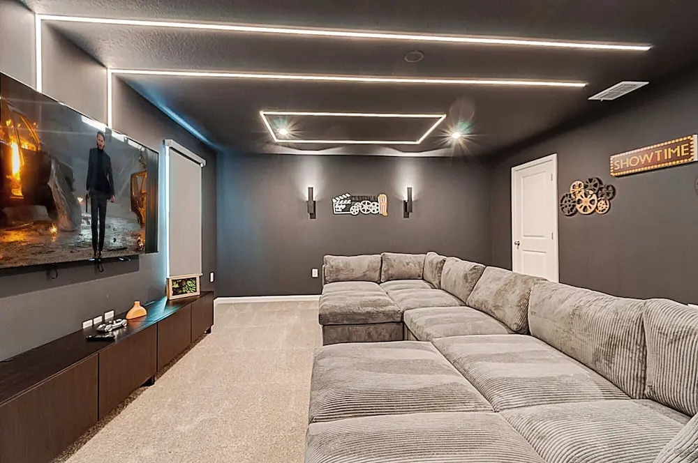 Luxury Family Getaway in Orlando w/ Private Pool & Games