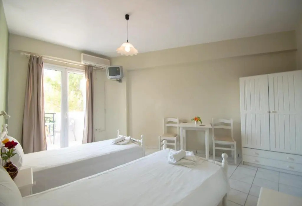 Avra Alykes resort