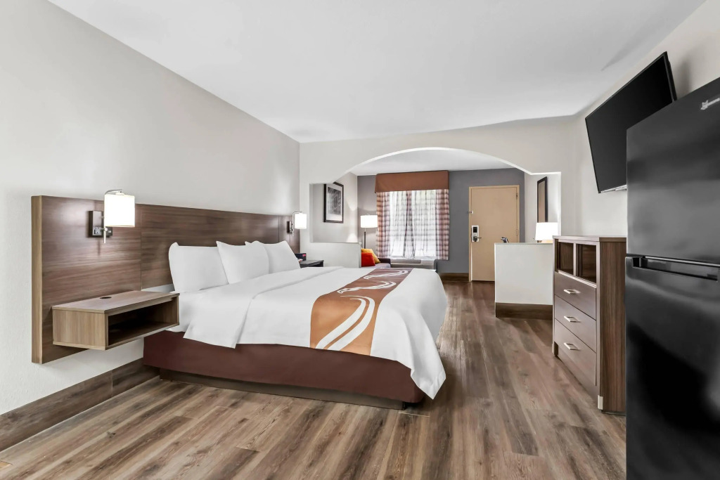 Quality Inn & Suites near Robins Air Force Base