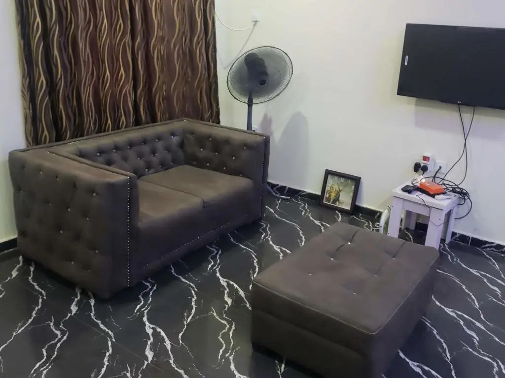 Deluxe 3 BR Apartment with Free WIFI