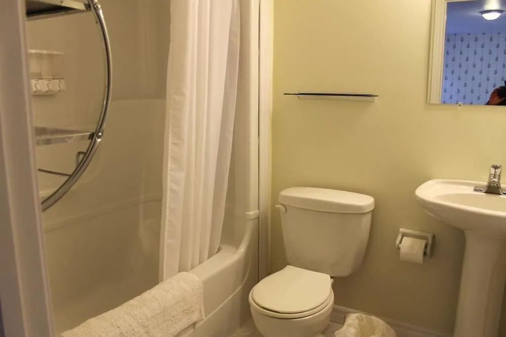 MacKenzie House Tourist Home B&B
